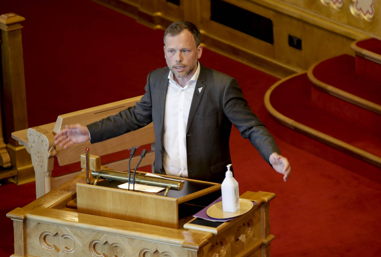 SV-leder Audun Lysbakken ber regjeringen få på plass en forlenget permitteringsperiode for folk som er rammet av koronainnstramminger i norske bedrifter. Foto: Vidar Ruud / NTB scanpix