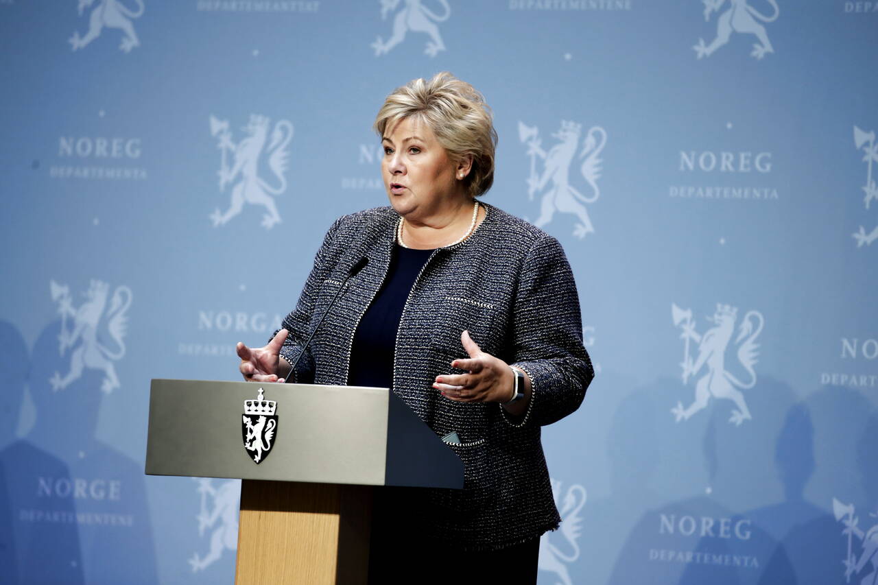 Statsminister Erna Solberg (H) under pressekonferansen om koronasituasjonen fredag. Foto: Jil Yngland / NTB scanpix