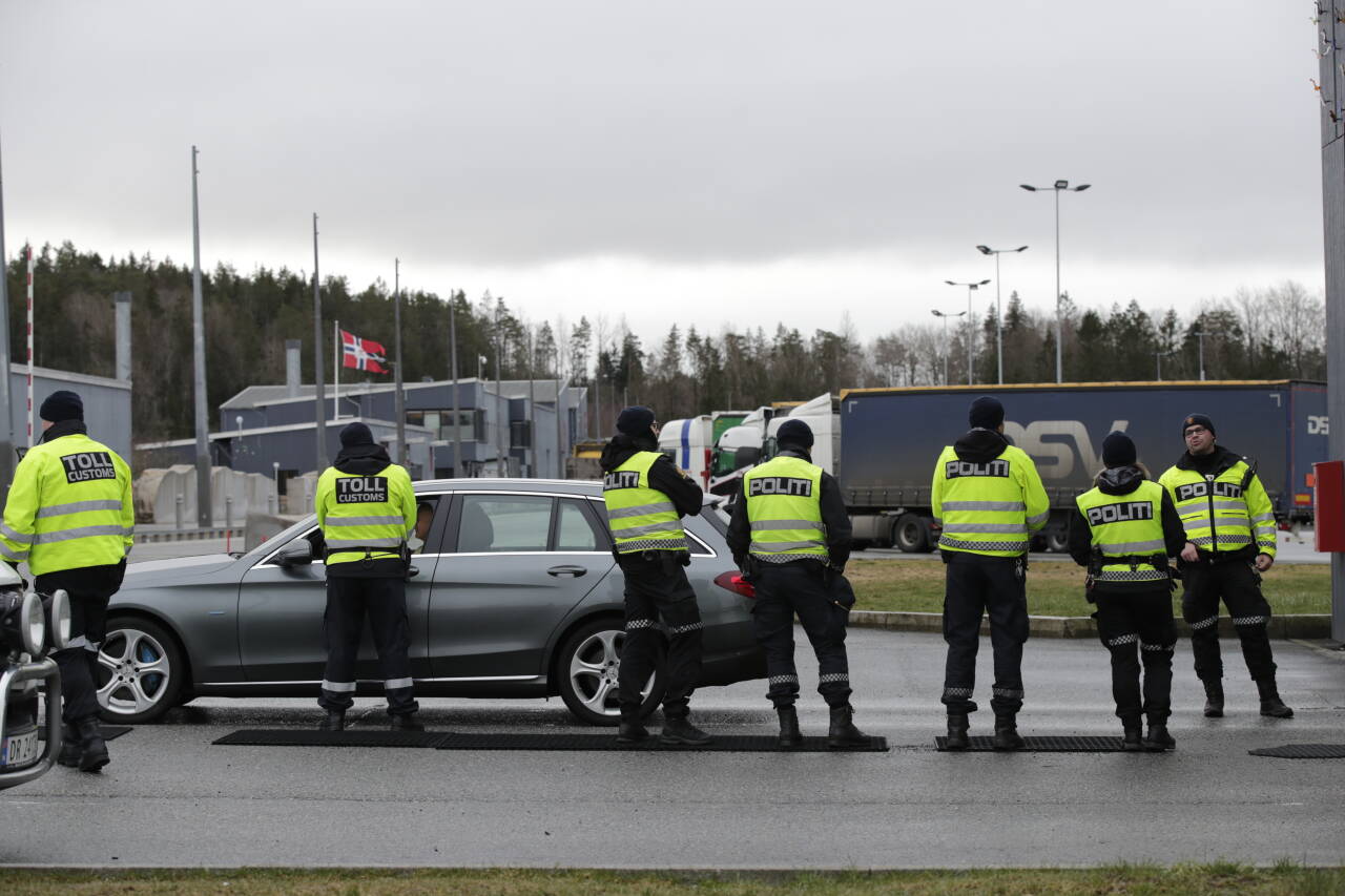 Siden midten av mars er det dette synet som har møtt mange reisende som krysser grensen fra Sverige til Norge. Foto: Vidar Ruud / NTB scanpix