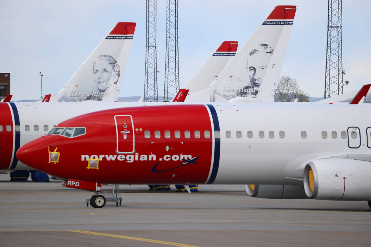 Norwegian-flyene ble satt på bakken på Gardermoen under koronakrisen, og selskapets aksjekurs har falt som en stein siden. Foto: Ørn E. Borgen / NTB scanpix