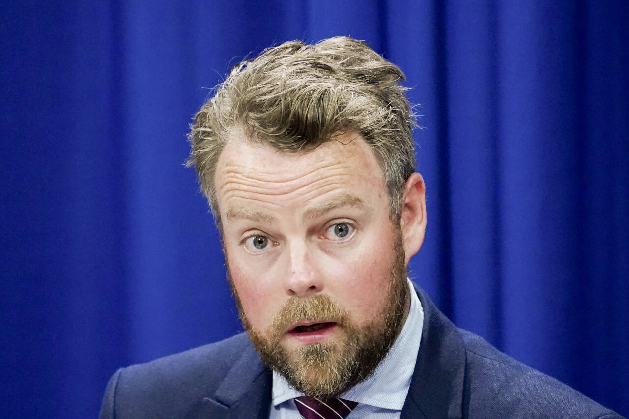 Arbeids- og sosialminister Torbjørn Røe Isaksen sa unnskyld på fredagens pressekonferanse. Foto: Lise Åserud / NTB scanpix