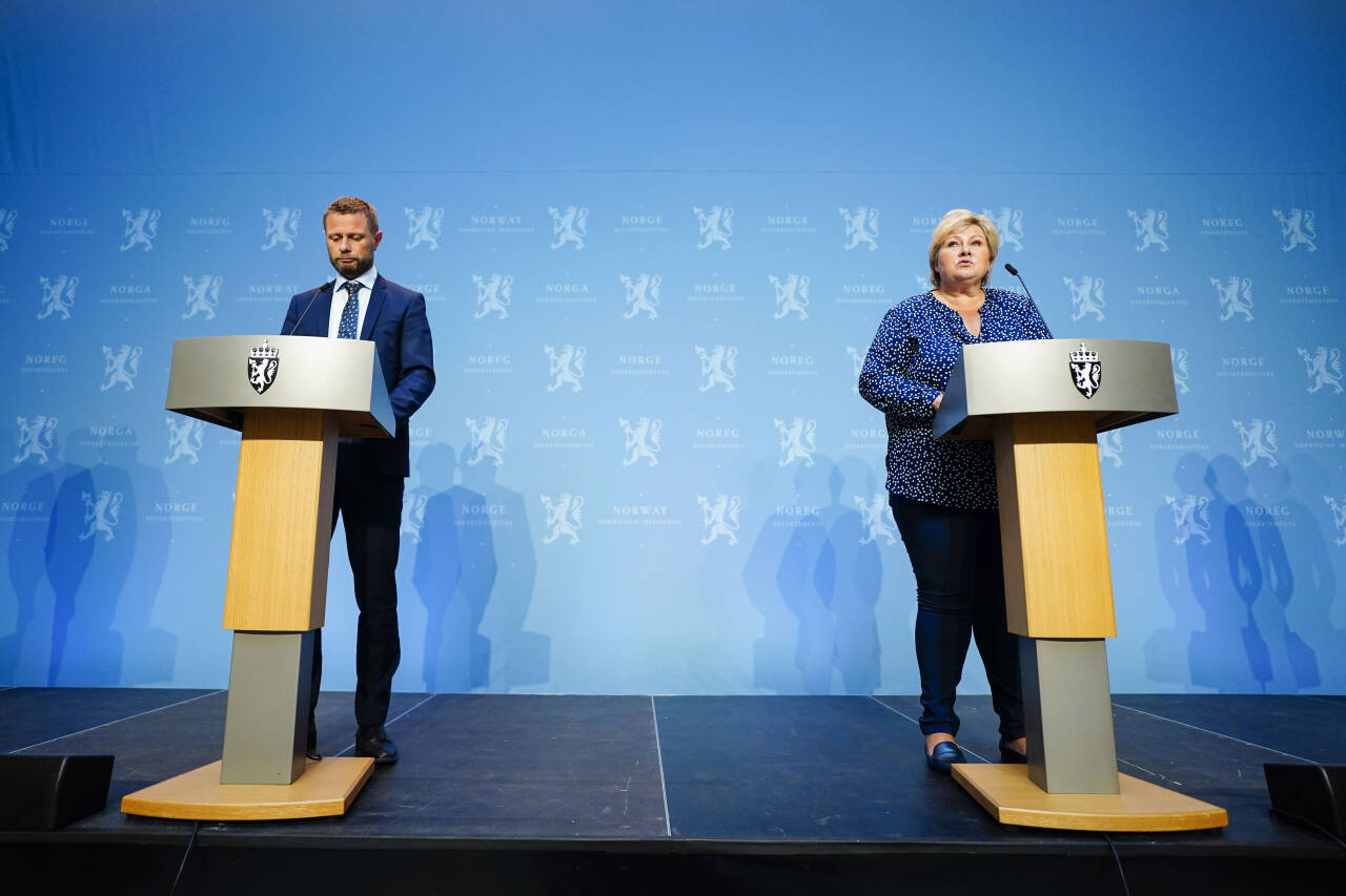 Statsminister Erna Solberg (H) og helseminister Bent Høie (H) varsler innstramminger blant annet når det gjelder reising og karanteneplikt på grunn av økningen i koronasmitte. Foto: Håkon Mosvold Larsen / NTB scanpix