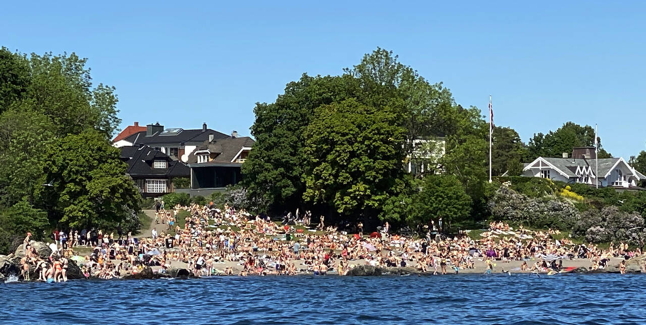 Gjennom sommeren har det ofte vært folksomt på Huk i Oslo. Også 1. juni lå folk tett i tett. Foto: Erik Johansen / NTB scanpix