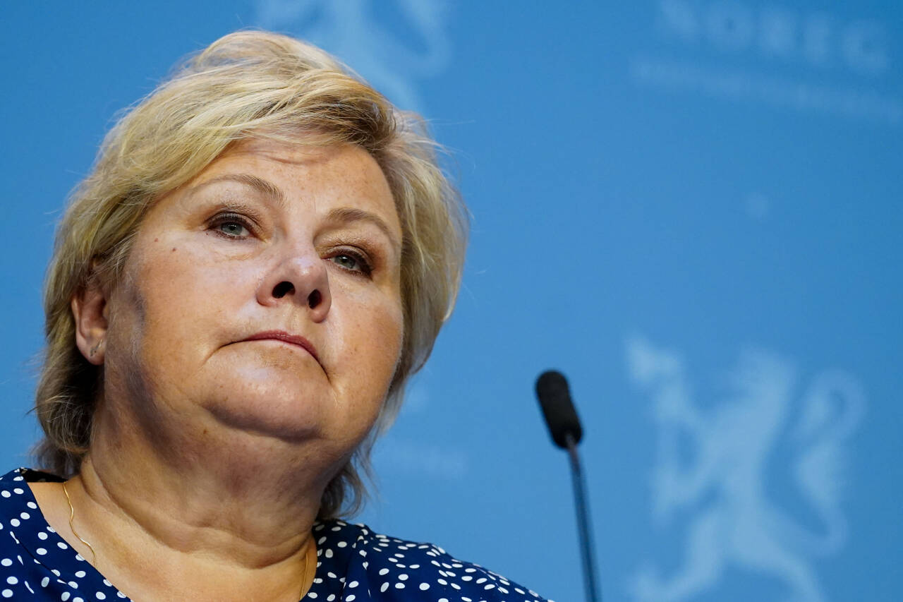 Statsminister Erna Solberg (H) holdt pressekonferanse om koronasituasjonen i Marmorhallen i Oslo onsdag. Hun ba folk gjenfinne dugnadsånden. Foto: Håkon Mosvold Larsen / NTB scanpix