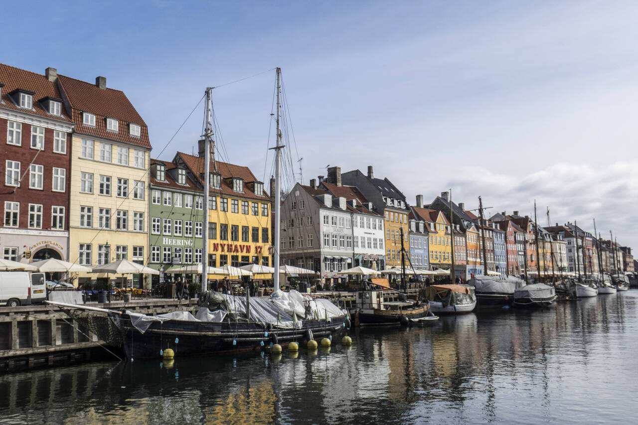 Smittetallene i Danmark stiger raskt. Ikke siden mai har det vært meld om flere smittede på ett døgn. Foto: Paul Kleiven / NTB scanpix