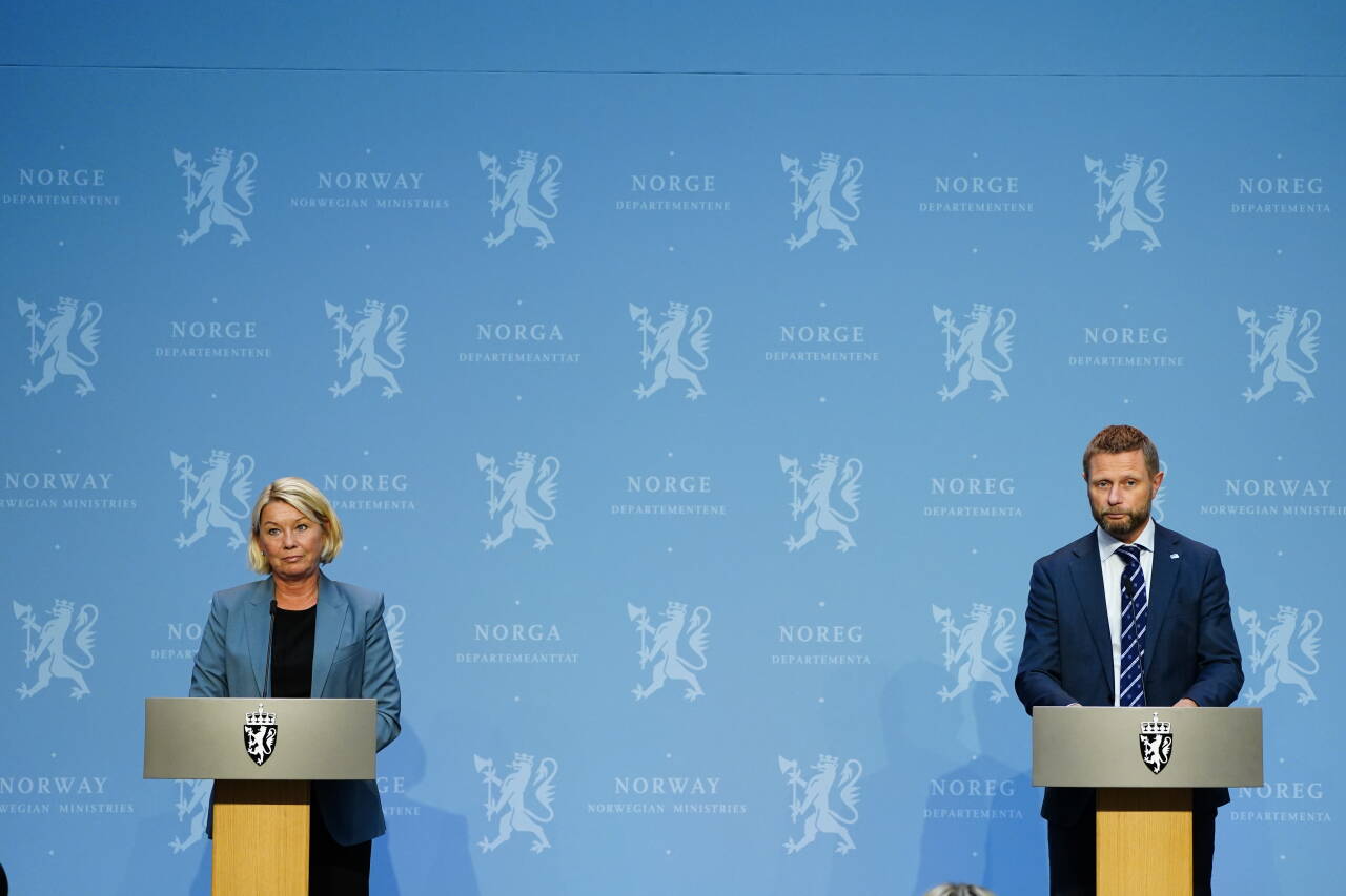 Justis- og beredskapsminister Monica Mæland (H) og helse- og omsorgsminister Bent Høie (H) under pressekonferansen om koronasituasjonen tirsdag.Foto: Håkon Mosvold Larsen / NTB scanpix