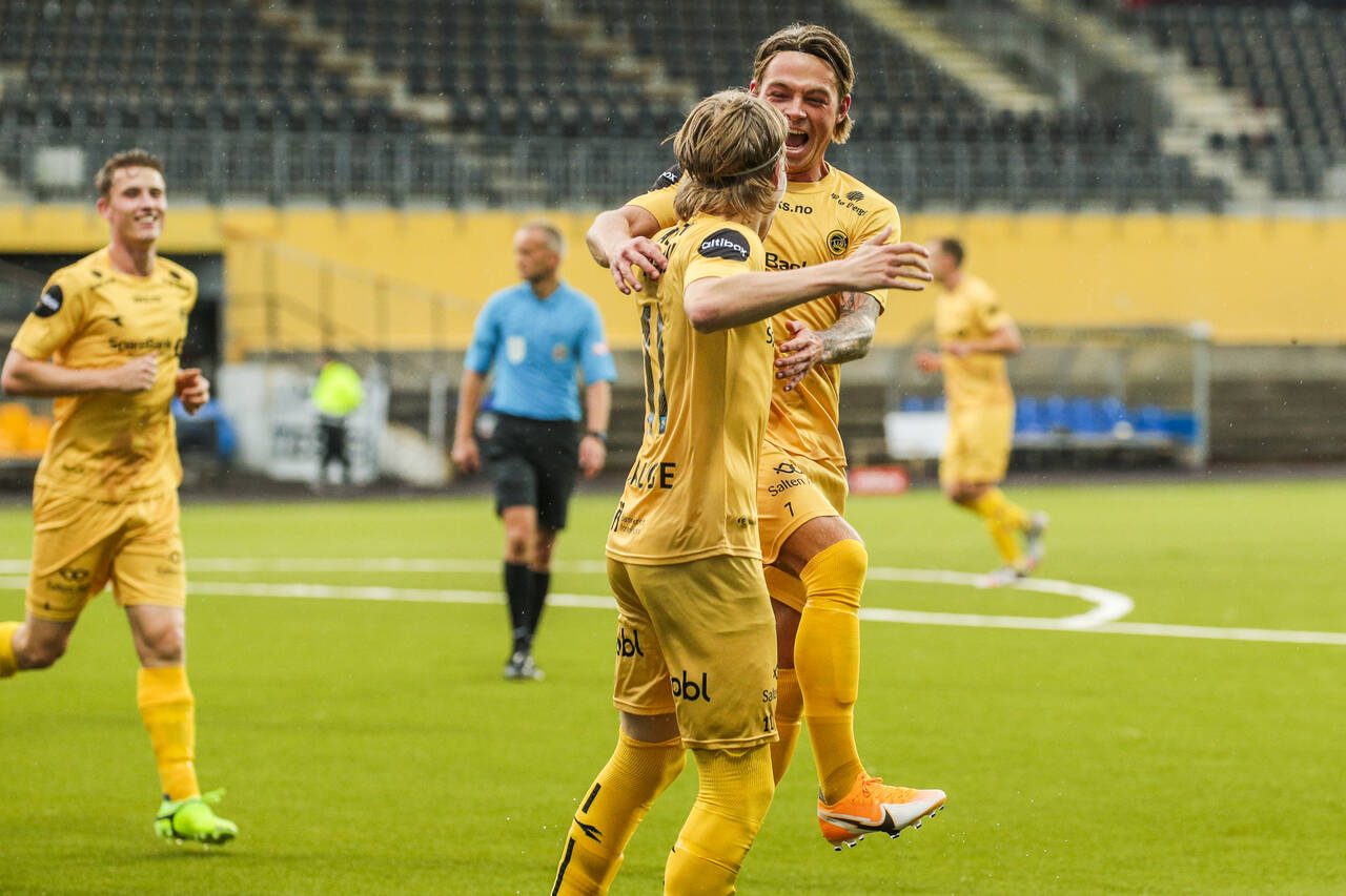 Bodø/Glimts Patrick Berg jubler med lagkamerat Jens Petter Hauge under målfesten i eliteseriekampen i fotball mellom Bodø/Glimt og Start på Aspmyra stadion. Foto: Mats Torbergsen / NTB scanpix