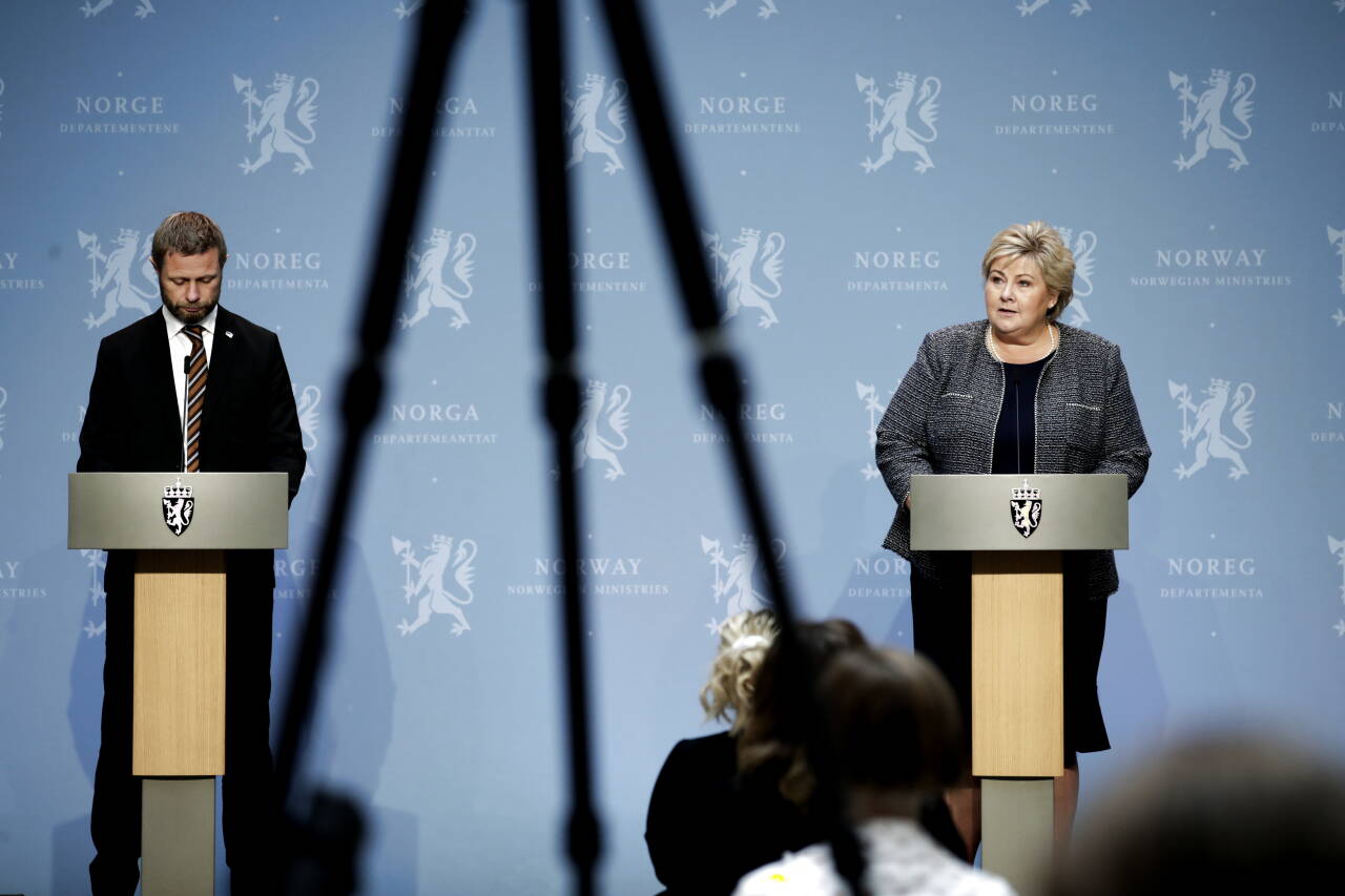 Statsminister Erna Solberg og helse- og omsorgsminister Bent Høie under pressekonferanse om koronasituasjonen.Foto: Jil Yngland / NTB scanpix