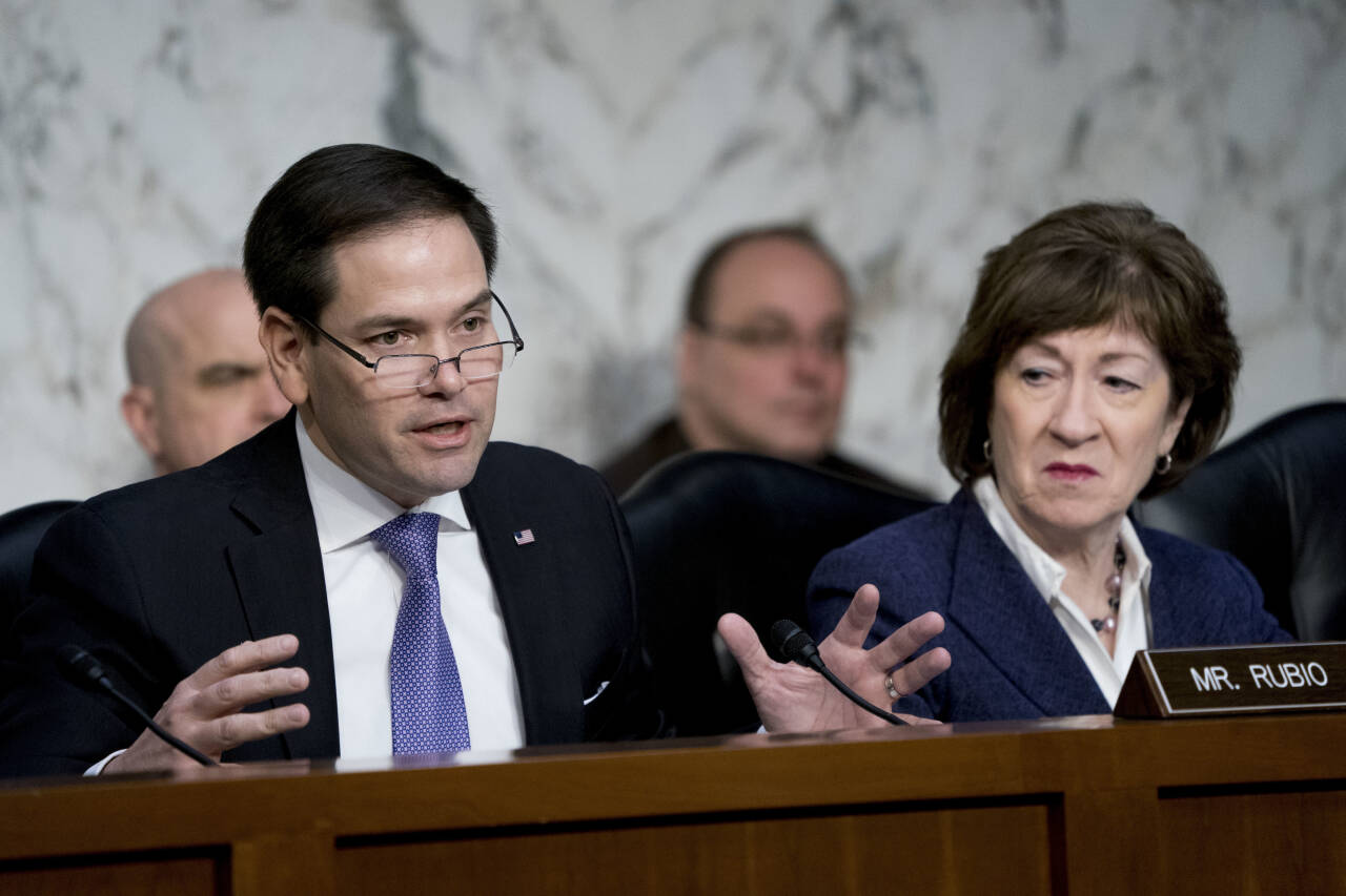 Fungerende leder Marco Rubio i Senatets etterretningskomité fotografert sammen med senator Susan Collins i en høring i 2018. Foto: Andrew Harnik / AP / NTB scanpix