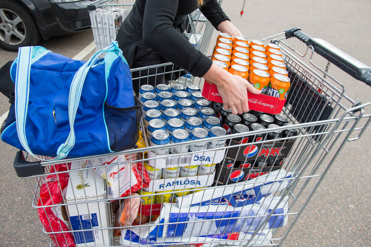 Færre nordmenn har kjøpt brus i Sverige i år som følge av koronapandemien, noe som har medført økt salg i Norge. Foto: Audun Braastad / NTB scanpix