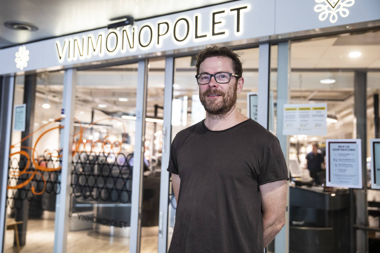 Kommunikasjonssjef i Vinmonopolet Jens Nordahl, er fornøyd med salgsveksten i sommer.Foto: Trond Reidar Teigen / NTB scanpix