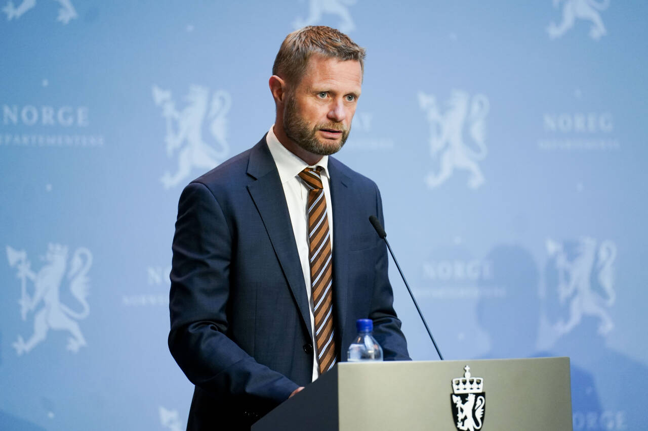 Helseminister Bent Høie snakket rett til de unge på tirsdagens pressekonferanse. Foto: Fredrik Hagen / NTB scanpix