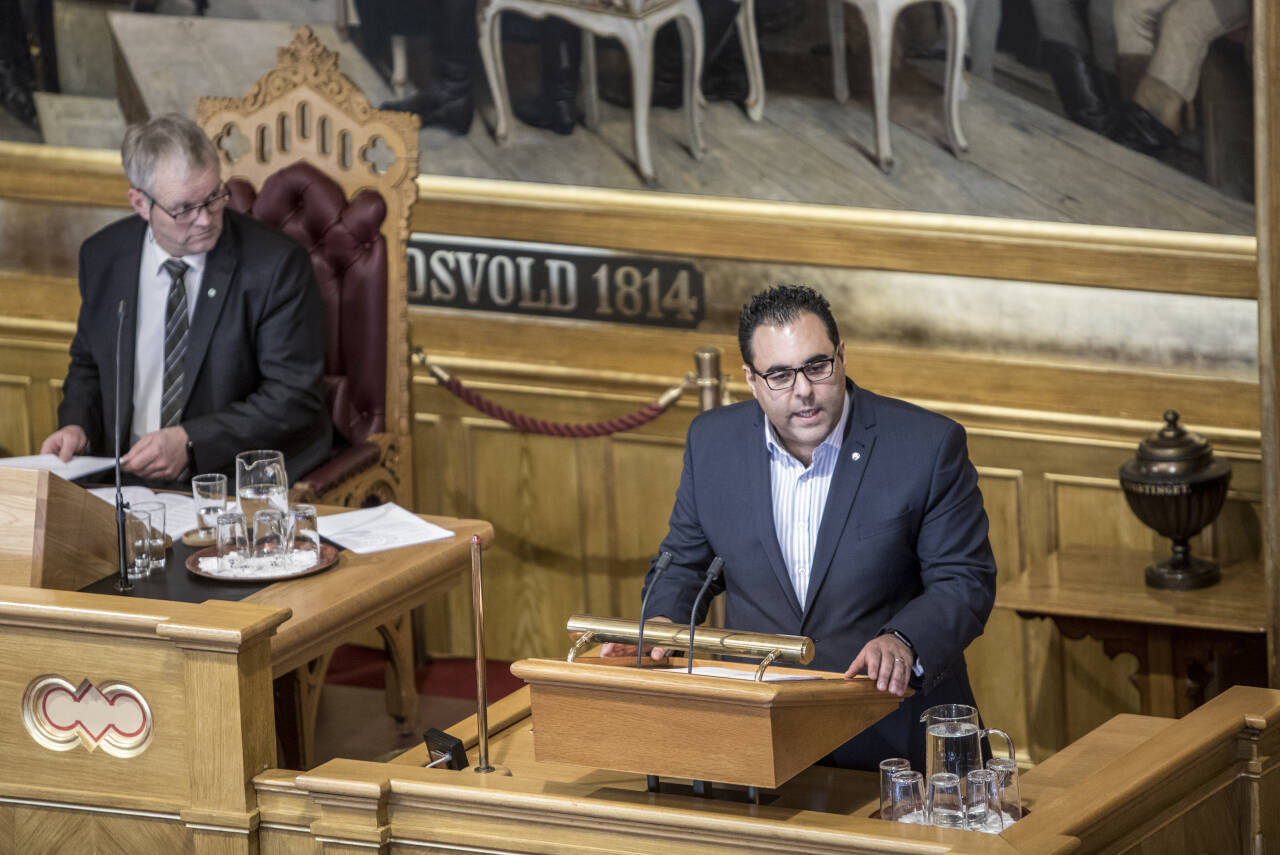 Arbeiderpartiets Masud Gharahkhani sier staten bør redusere bruken av konsulenter med 2,4 milliarder kroner. I Ap-styrte Oslo har konsulentbruken økt de siste årene. Foto: Ole Berg-Rusten / NTB