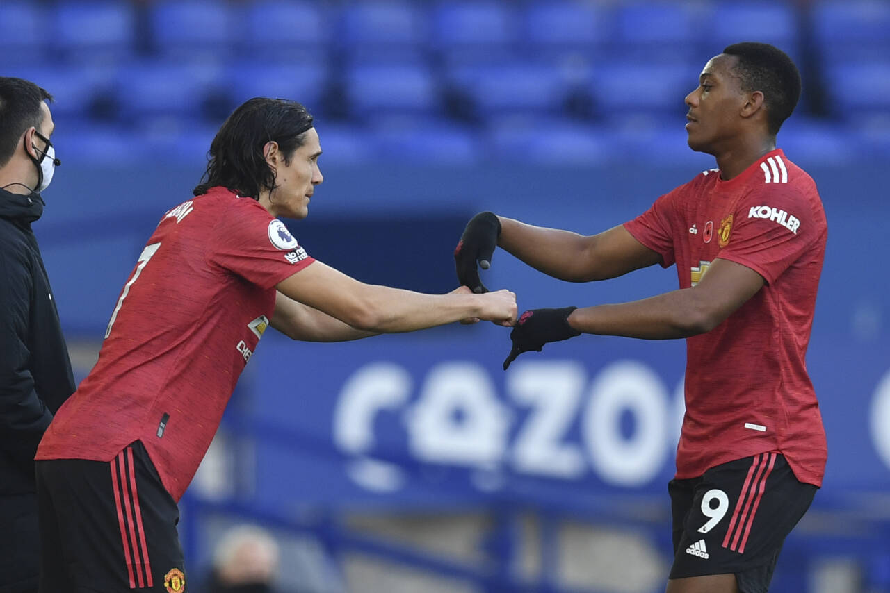 Edinson Cavani og Anthony Martial mister tirsdagens kamp mot RB Leipzig. Foto: Paul Ellis / AP / NTB