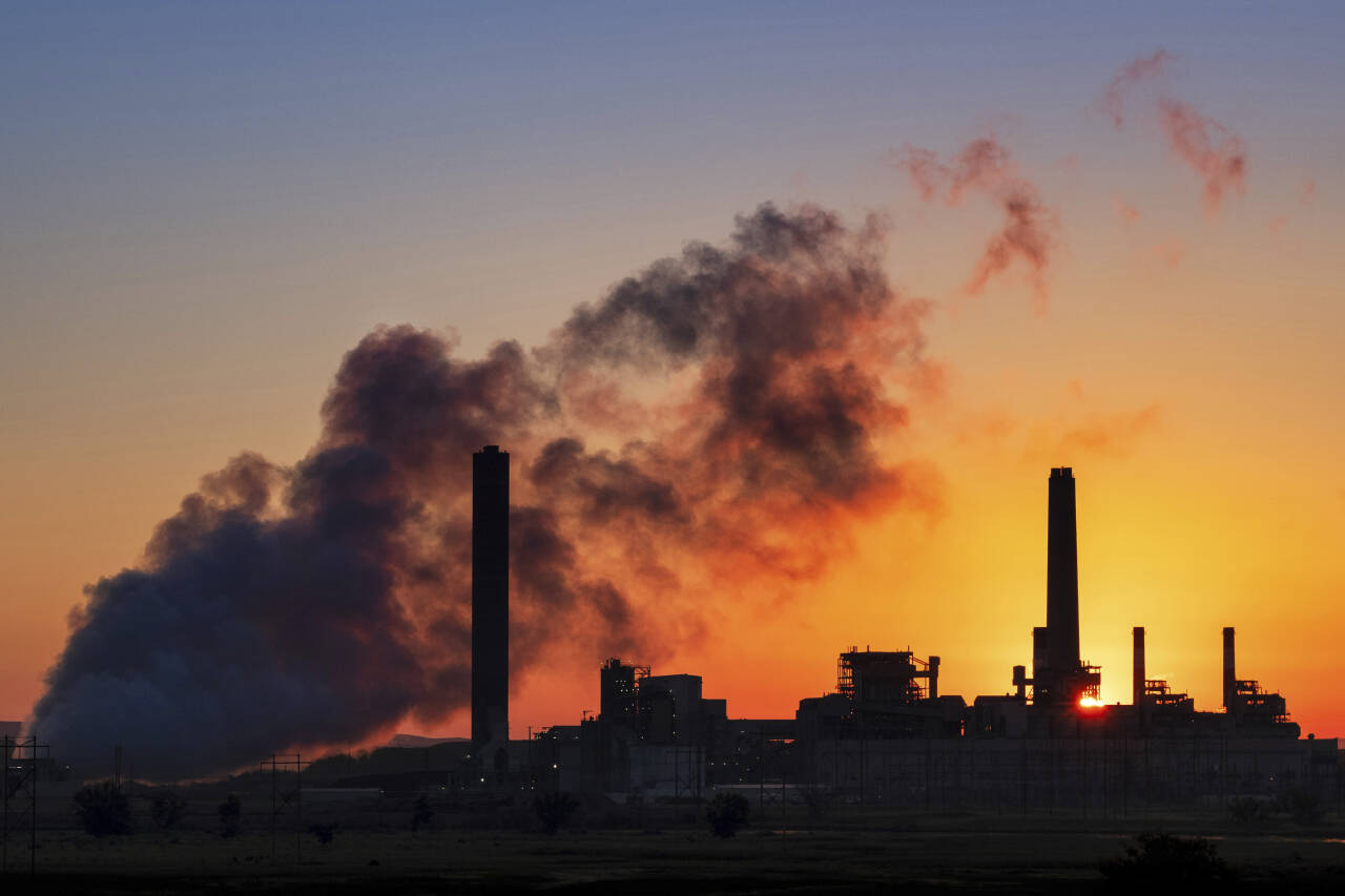 Kullkraftverket i Glenrock i Wyoming er en av mange faktorer som gjør at USA havner sist på CCPIs rangering av landenes innsats mot klimaendringer. Foto: J. David Ake / AP / NTB