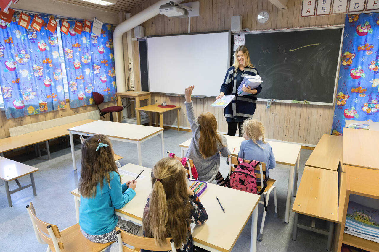 Det er fortsatt et stykke igjen til mål for lærernormen, selv om det er flere årsverk i skolene enn før. Foto: Gorm Kallestad / NTB