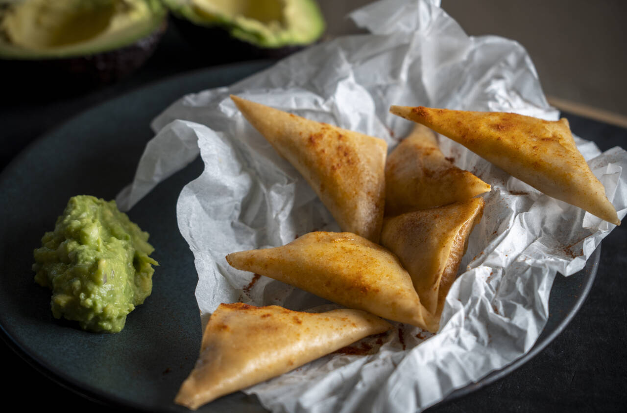 SAMOSA: Kan lages både med smørdeig og med filodeig.Foto: Heiko Junge / NTB 