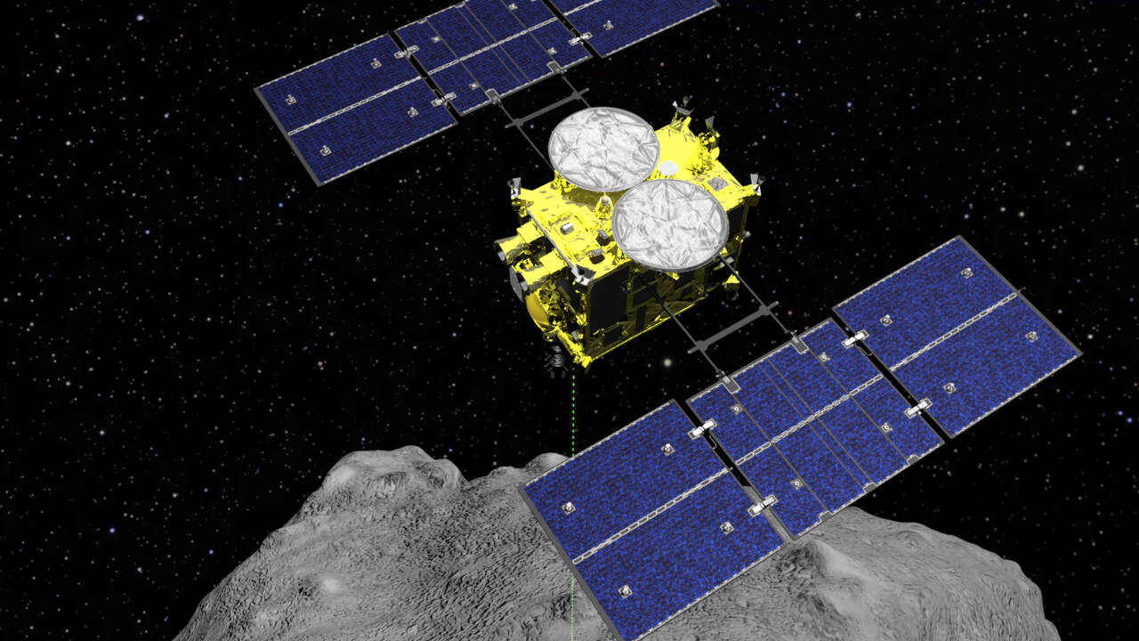 Computergrafikk som viser romsonden Hayabusa 2 over asteroiden Ryugu. Foto: ISAS / JAXA via AP / NTB