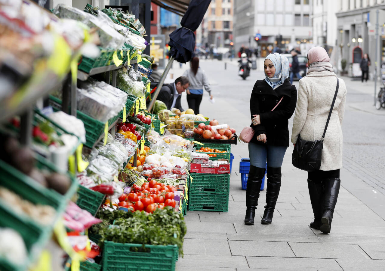 Vi spiser stadig mer grønnsaker og mindre sukker, viser Helsedirektoratets nye rapport om norsk kosthold. Illustrasjonsfoto: Lise Åserud / NTB