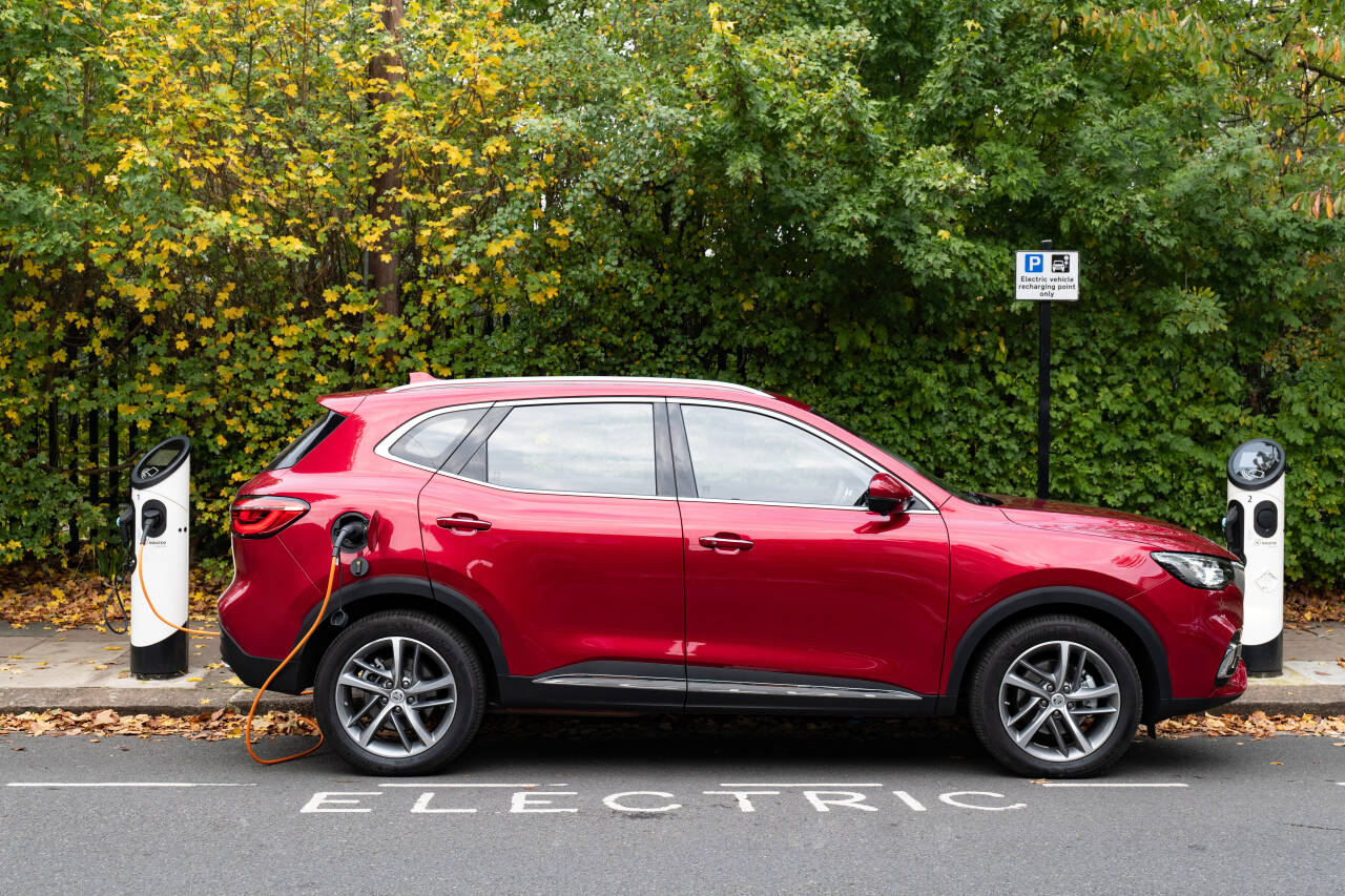 NY GARANTI: MG-importøren forteller at de nå øker garantilengden med to år, til 7 år eller 150.000 kjørte kilometer, både for elbilen ZS og ladehybriden EHS. Foto: Produsenten