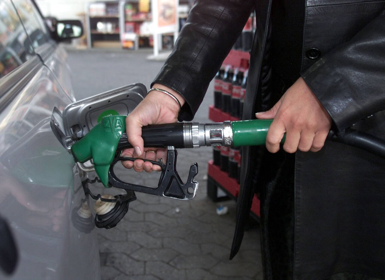 Salg av bensin og diesel har gått ned med 5,5 prosent i år sammenlignet med samme periode i fjor. Illustrasjonsfoto: Lise Åserud / NTB 