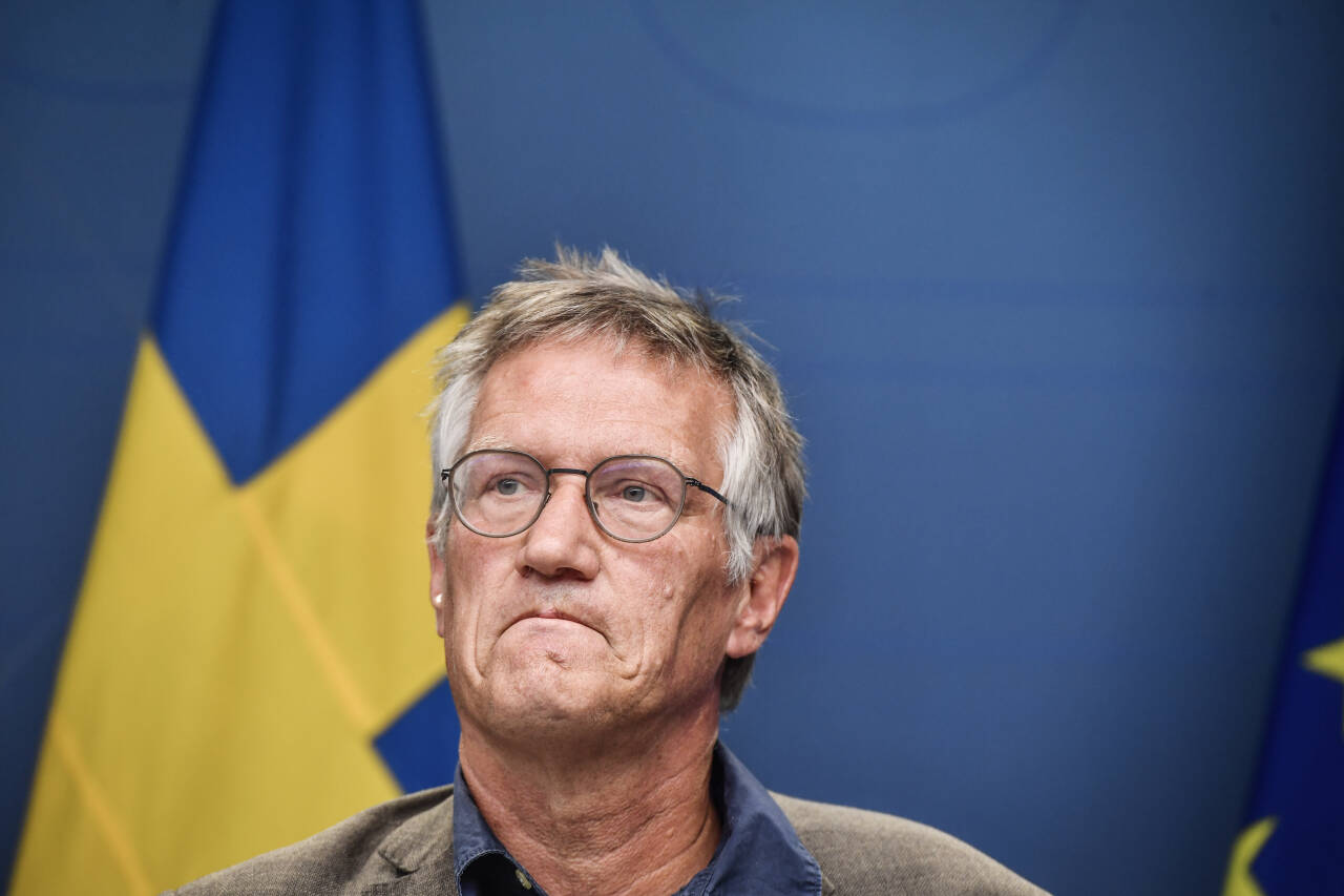 Sverige valgte en annen strategi og er langt hardere rammet av koronapandemien enn nabolandene, må statsepidemiolog Anders Tegnell konstatere. Nå vurderer de å be om hjelp utenfra. Foto: Naina Helén Jåma / TT / NTB