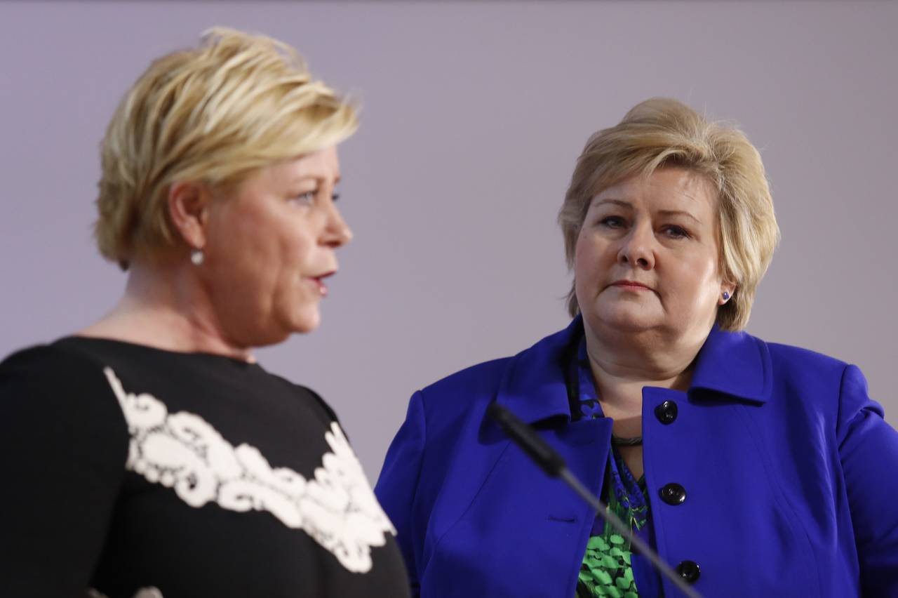 Frp-leder Siv Jensen har grunn til å smile over partiets framgang på målingene. Statsminister Erna Solberg (H) må derimot ta til takke med en tilbakegang på 4,6 prosentpoeng. Arkivfoto: Torstein Bøe / NTB scanpix