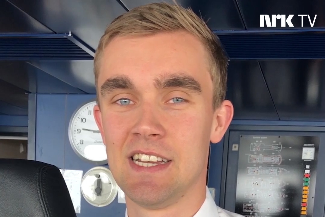 Sindre Holberg, styrmann hos Hurtigruten. Screenshot fra NRK