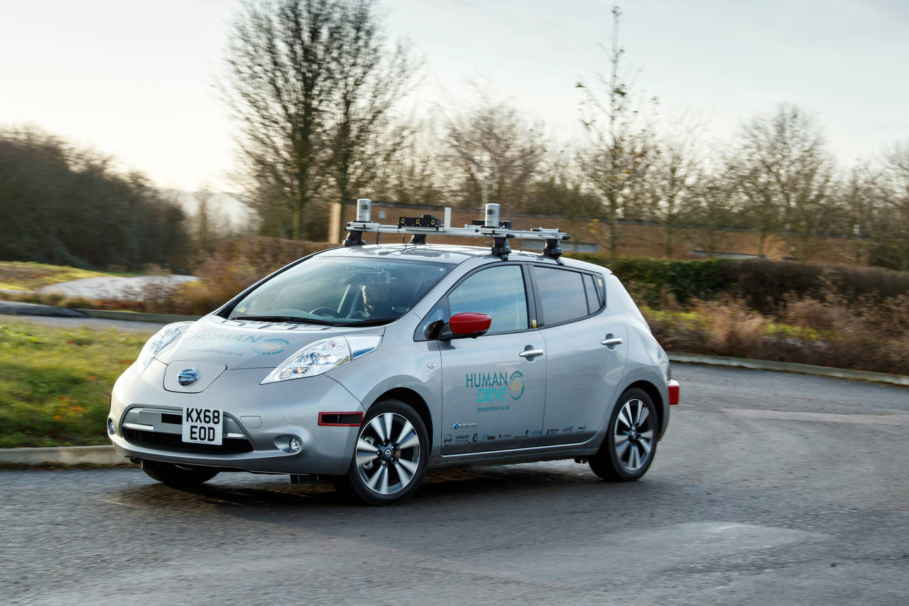 AUTONOM: En Nissan Leaf kjørte langt uten at noen mennesker rørte ratt eller pedaler. FOTO: Produsenten