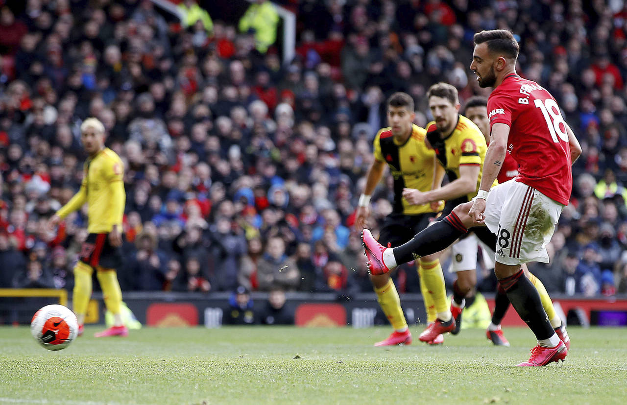 Bruno Fernandes scoret sitt første mål for Manchester United på straffespark i 3–0-seieren over Watford. Foto: Martin Rickett / AP / NTB scanpix