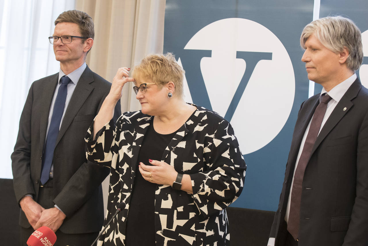 Venstre-leder Trine Skei Grande og nestlederne Terje Breivik (t.v.) og Ola Elvestuen har alle gitt beskjed om at de søker gjenvalg på landsmøtet til våren, men fra partilagene er kravet om fornyelse tydelig. Valgkomiteen skal levere sin innstilling innen 6. mars. Foto: Vidar Ruud / NTB scanpix