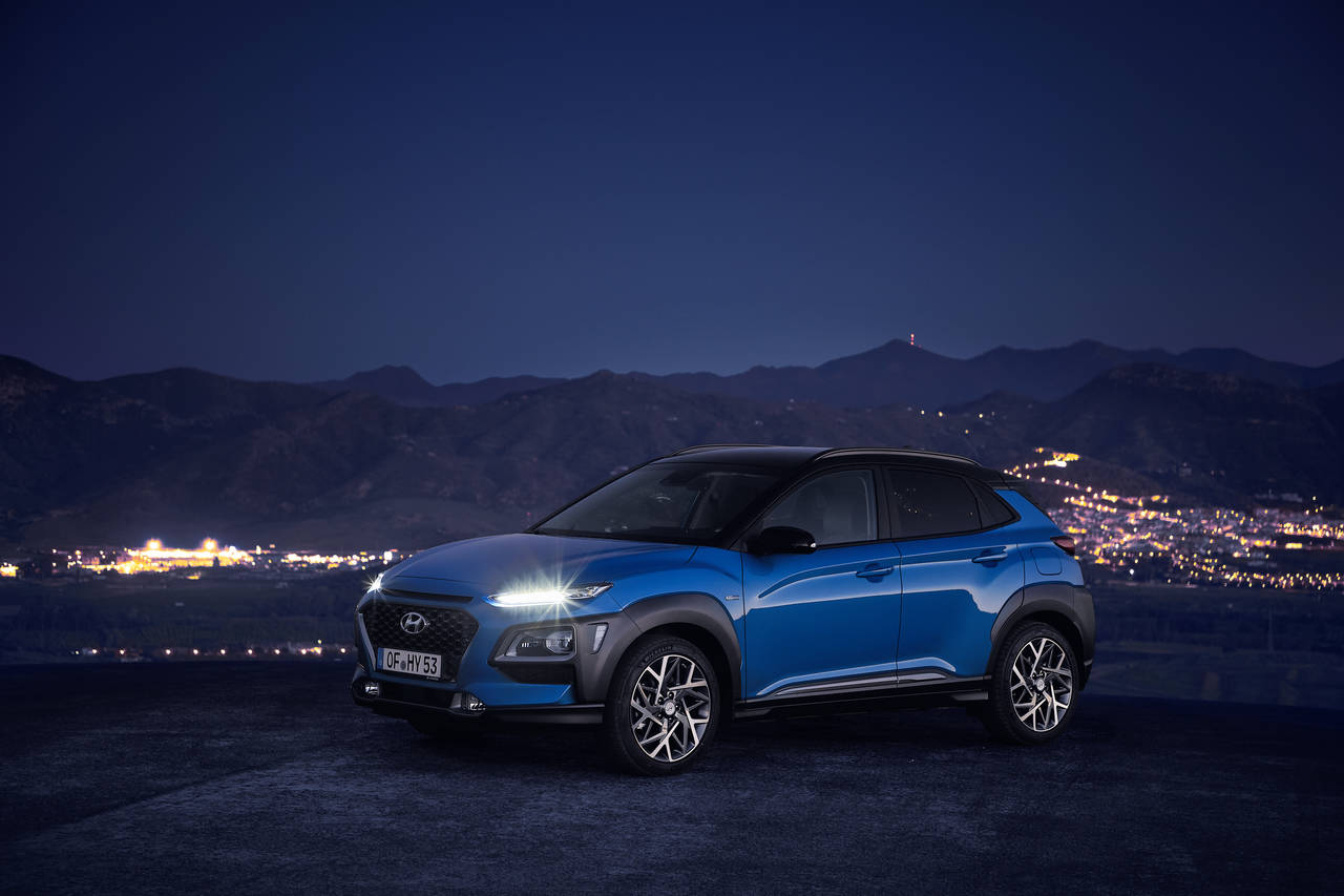 TO MOTORER: Hyundai Kona har vært på markedet et par år, nå kommer den for første gang som hybrid. FOTO: Produsenten