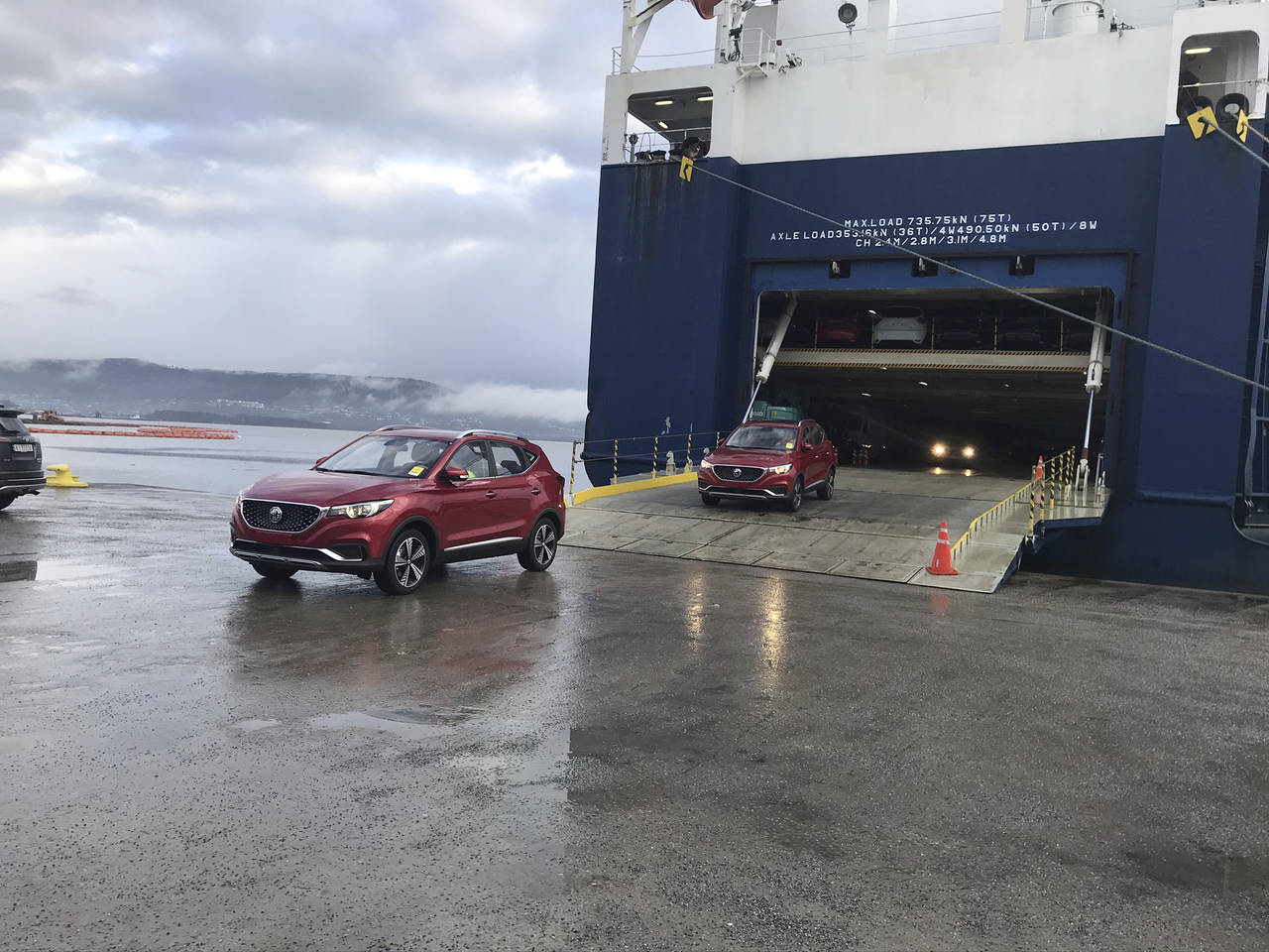 PÅ VEI: Elbilen MG ZS EV har landet i Norge, og leveringene starter i februar. FOTO: Importøren