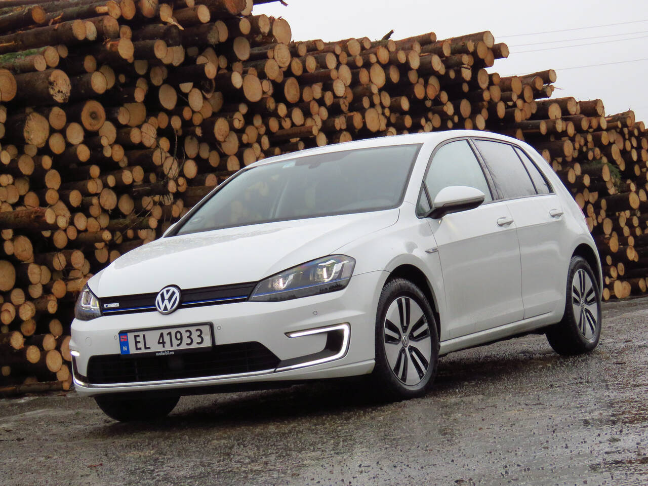 SELGER FORTSATT: Volkswagen e-Golf ble introdusert 2014, og selger fortsatt svært godt i Norge. FOTO: Jan Harry Svendsen / NTB scanpix