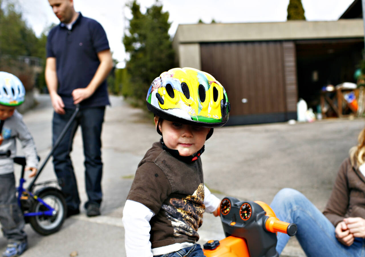 Flest barn bruker sykkelhjelm, men sju av ti vil nå at det skal bli påbudt med hjelm for alle som skal ut på to hjul i trafikken. Illustrasjonsfoto: Sara Johannessen / NTB scanpix