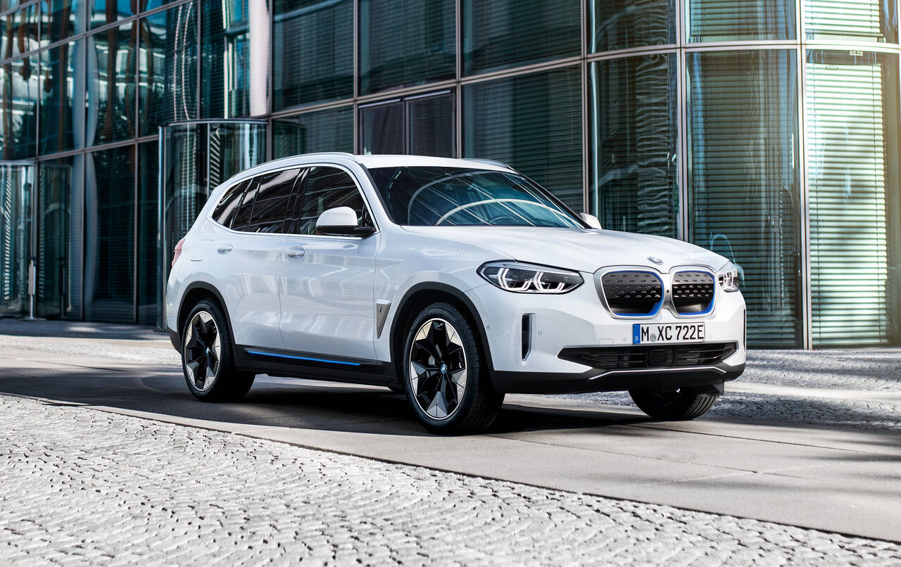 IX3: Den helelektriske versjonen av BMW X3 heter iX3 og kommer til Norge tidlig neste år. Foto: Produsenten