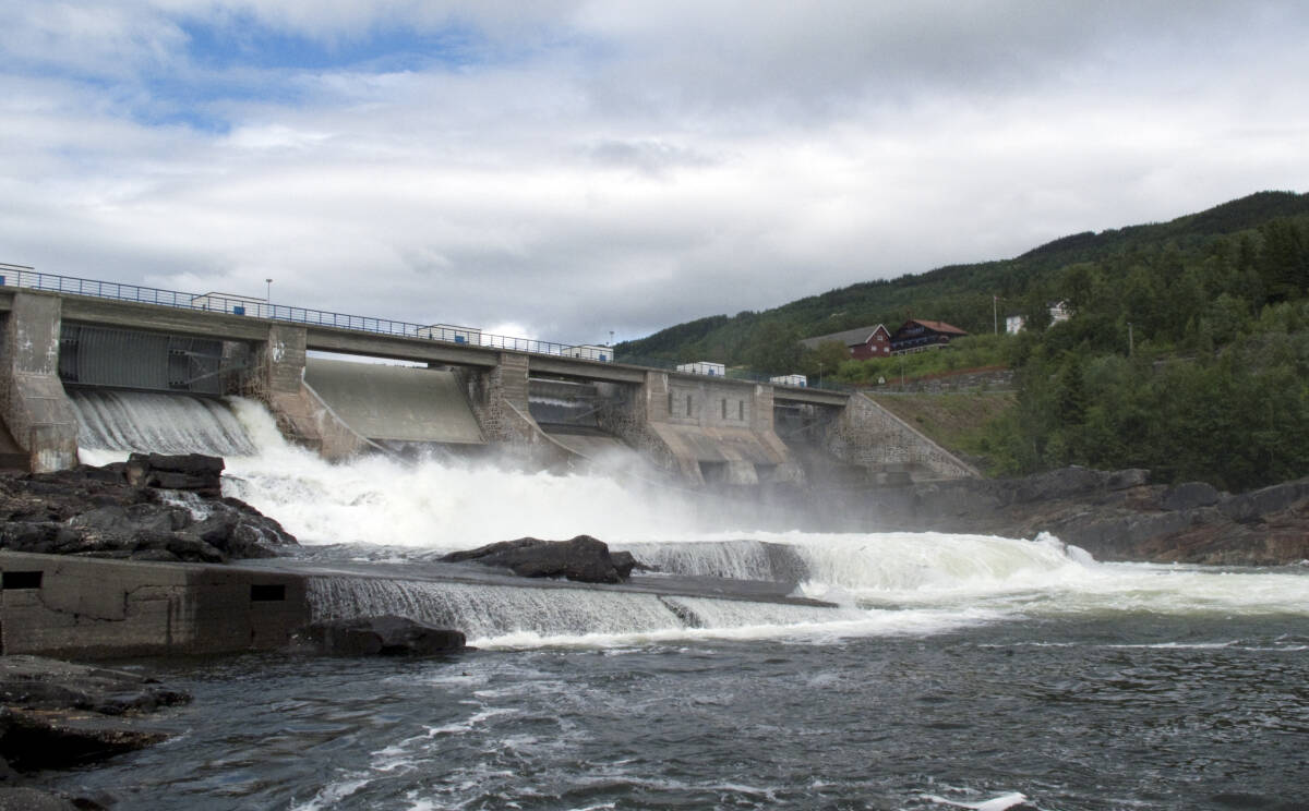 Forskere ved NTNU mener det er mulig å hente mer ut av vannkraft i Norge. Bildet viser Hunderfossen kraftstasjon i Gudbrandsdalslågen. Arkivfoto: Paul Kleiven / Scanpix