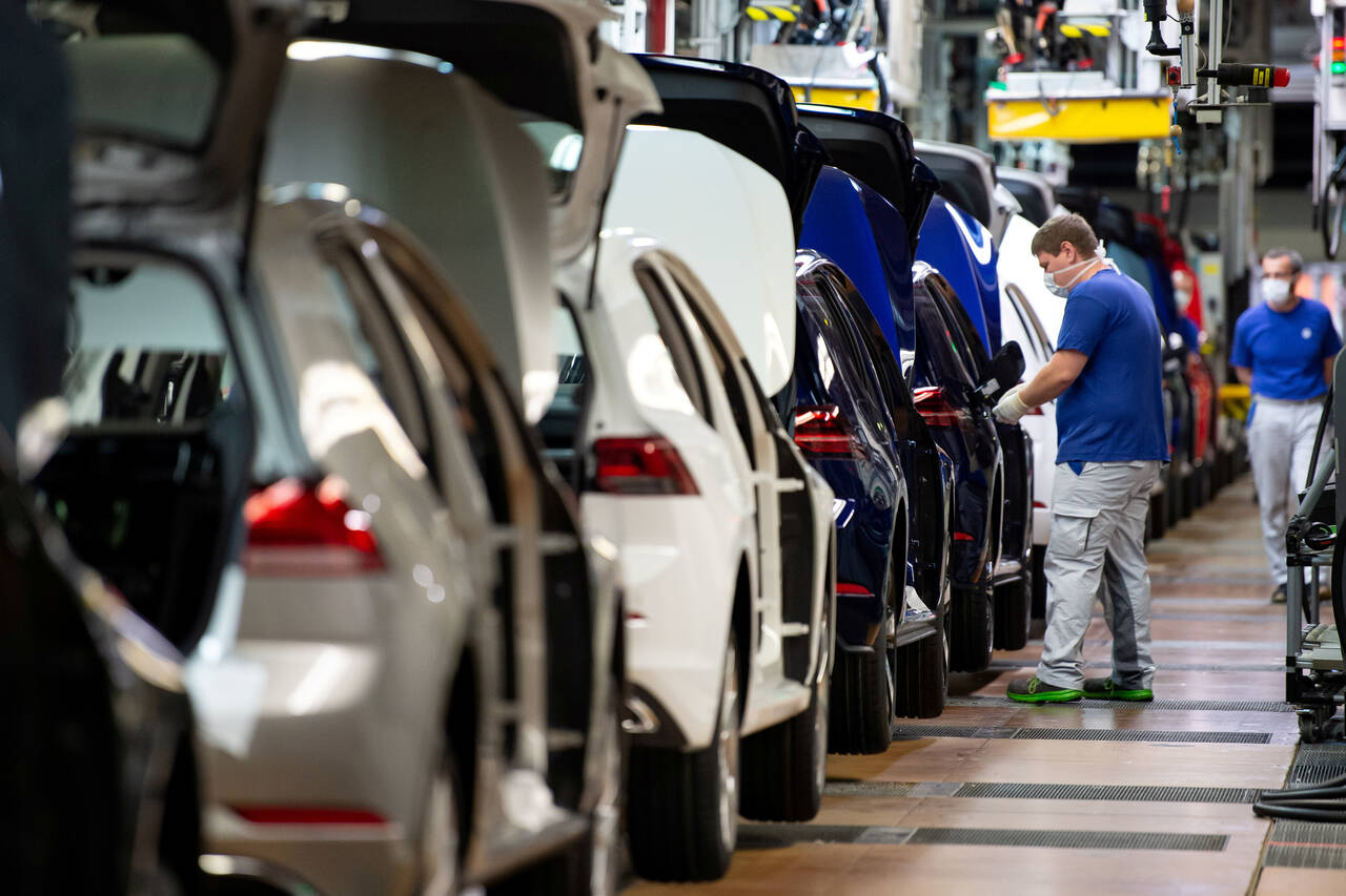 ÅPNET IGJEN: Volkswagens bilfabrikker var stengt en periode grunnet koronapandemien. Foto: Swen Pfoertner / Reuters