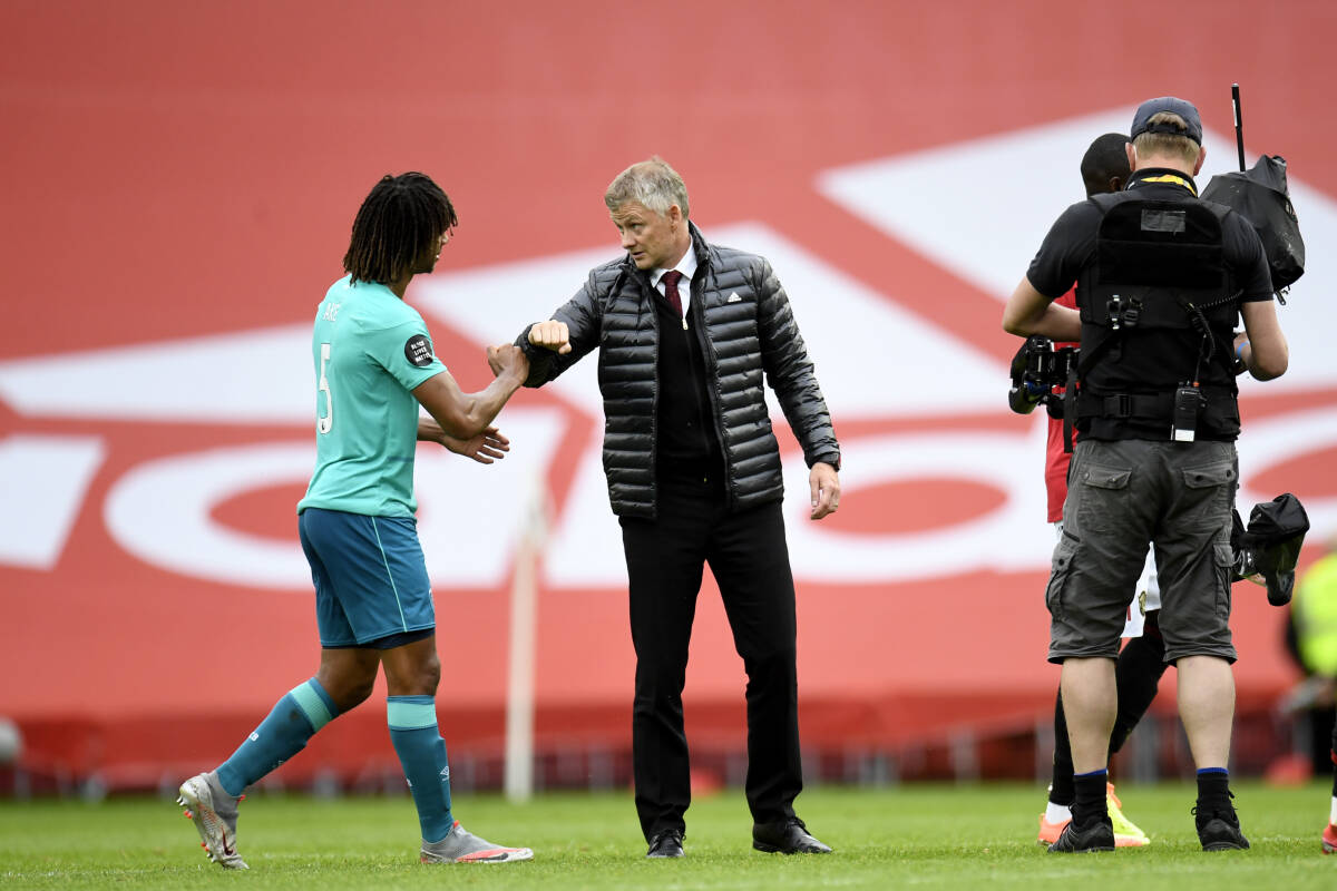 Ole Gunnar Solskjær fikk spørsmål om samtalen med Bournemouths Nathan Aké på en pressekonferanse onsdag. Foto: Peter Powell / AP / NTB scanpix