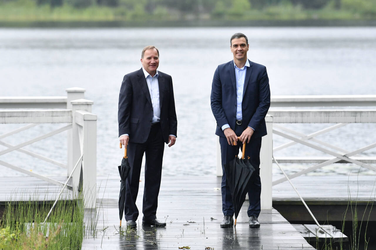 Pedro Sanchéz (t.h.) møtte Stefan Löfven på den svenske statsministerens offisielle landsted Harpsund. Foto: Erik Simander / TT Nyhetsbyrån / AP / NTB scanpix
