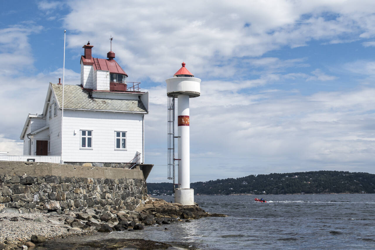 Kystverket er godt i gang med å oppgradere fyrlyktene langs kysten. Her fra Filtvet fyr i Hurum. Illustrasjonsfoto: Paul Kleiven / NTB scanpix