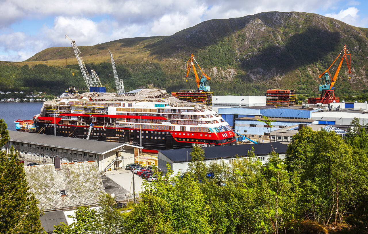 Arkivbilde fra Bygging av hurtigruteskipet MS Roald Amundsen ved Kleven Verft i Ulsteinvik i Møre og Romsdal. Foto: Halvard Alvik / NTB scanpix