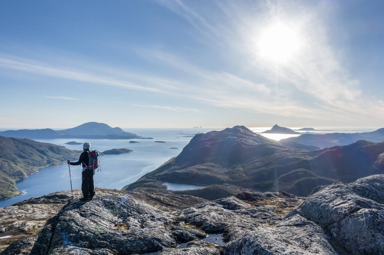 Helgelandskysten er blant stedene i Nord-Norge som kan forvente penvær i helga. Foto: Gorm Kallestad / NTB scanpix