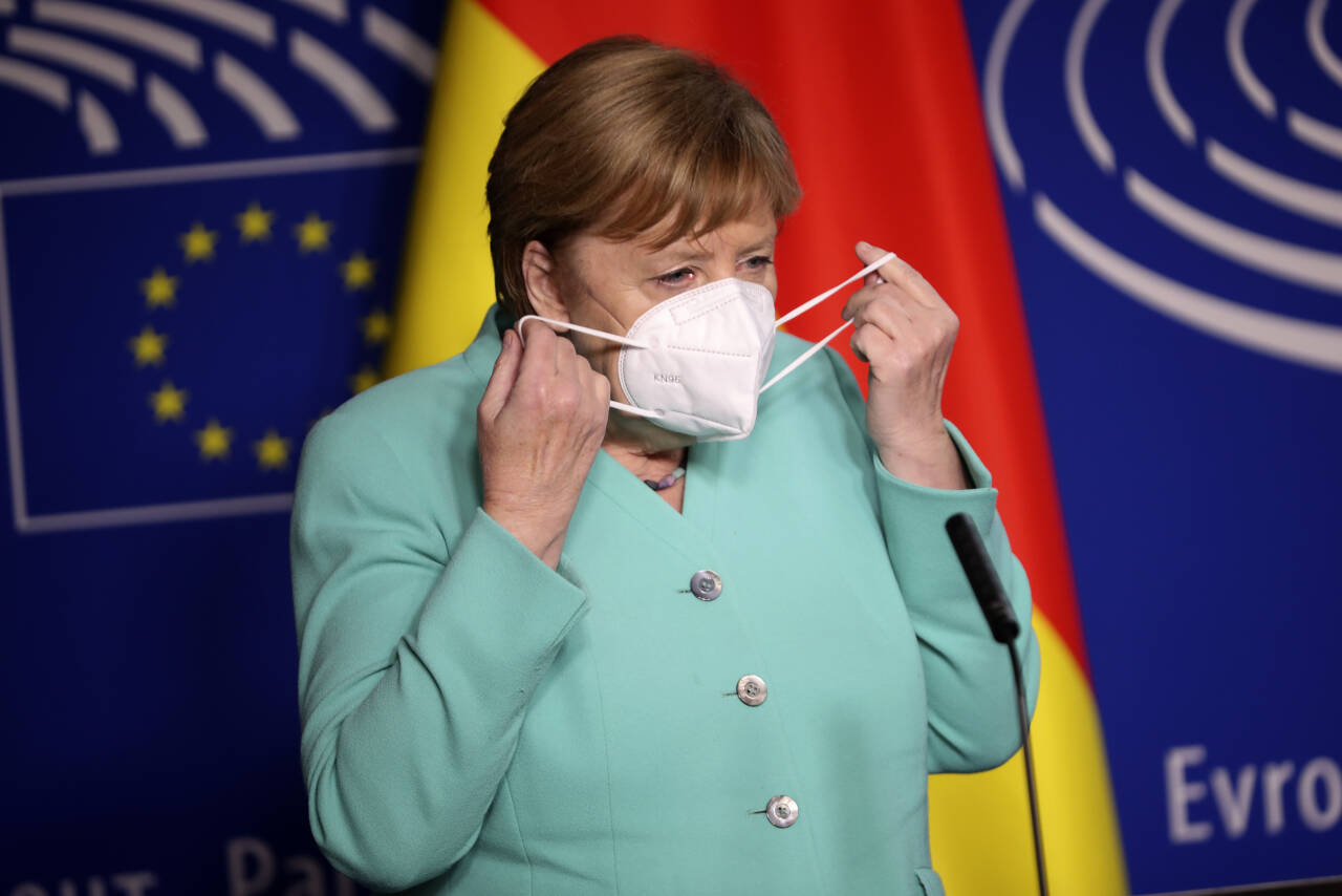 Tyske myndigheter, med statsminister Angela Merkel i spissen, ruster seg nå opp for en ny smittebølge ved å innføre stenge nedstengningstiltak, ifølge AFP. Foto: Francisco Seco / AP / NTB scanpix