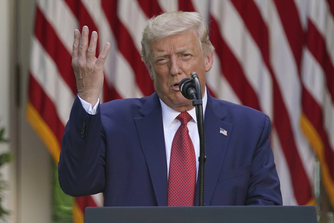 USAs president Donald Trump kom med flere ubegrunnede og høyst spekulative beskyldninger mot tidligere visepresident Joe Biden under et intervju med Fox News søndag. Foto: Evan Vucci / AP / NTB scanpix