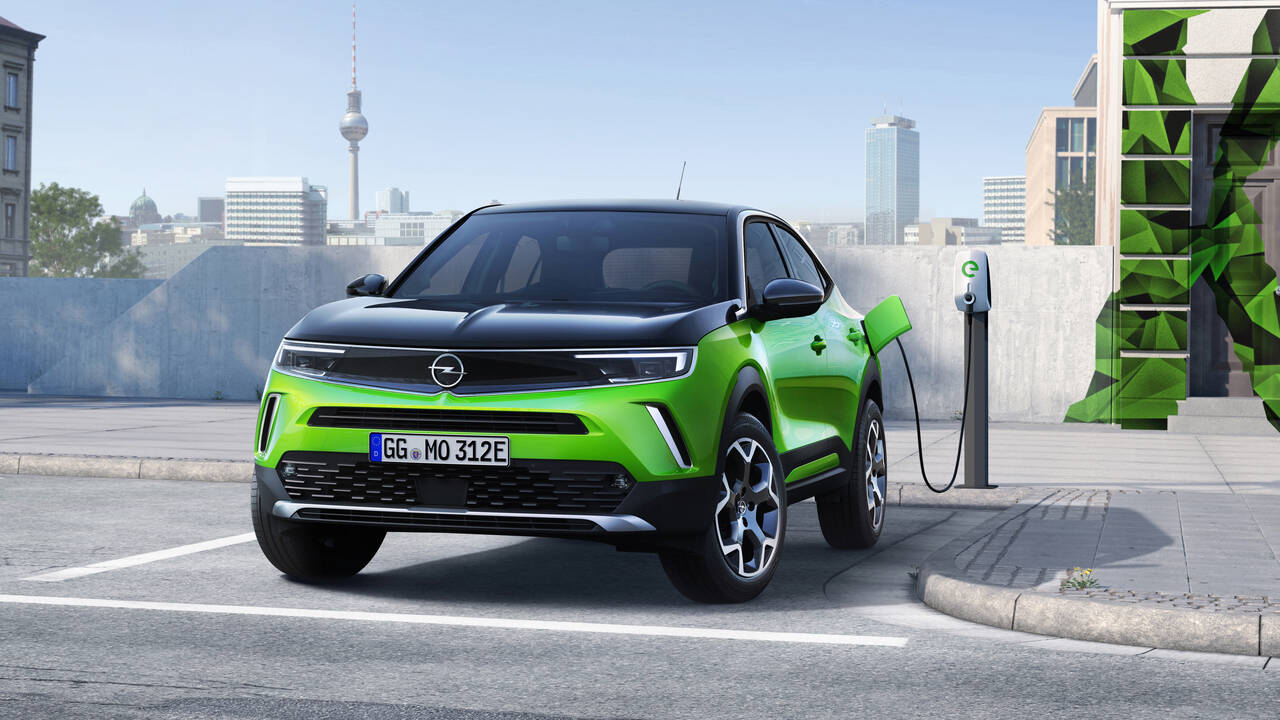 BLIR ELEKTRISK: Opels minste SUV, Mokka, blir en elbil i den kommende utgaven. Foto: Produsenten