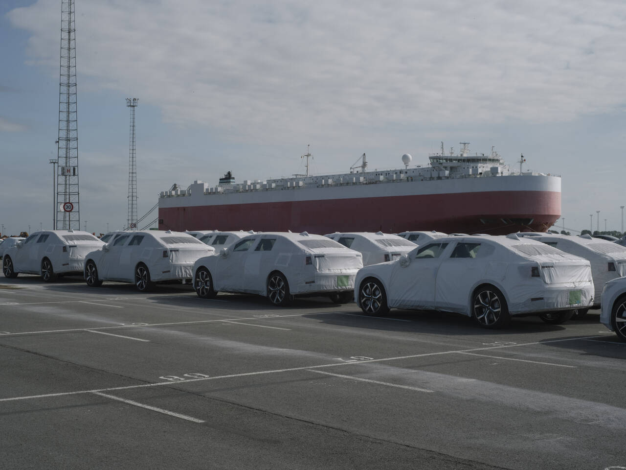 SNART LANSERING: Volvos undermerke, Polestar, melder at de første eksemplarene av elbilen Polestar 2 har kommet til Europa, og snart er i Norge. Foto: Produsenten