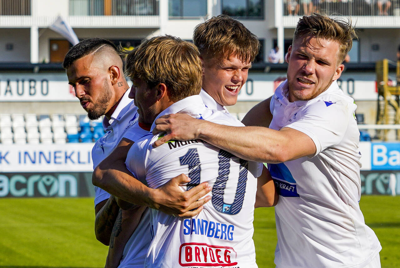 Haugesunds Kristoffer Velde (t.v.), Niklas Sandberg, målscorer Alexander Ammitzbøll og Benjamin Källman jubler etter 1-1-målet i eliteseriekampen i fotball mellom Haugesund og Kristiansund. Foto: Jan Kåre Ness / NTB scanpix