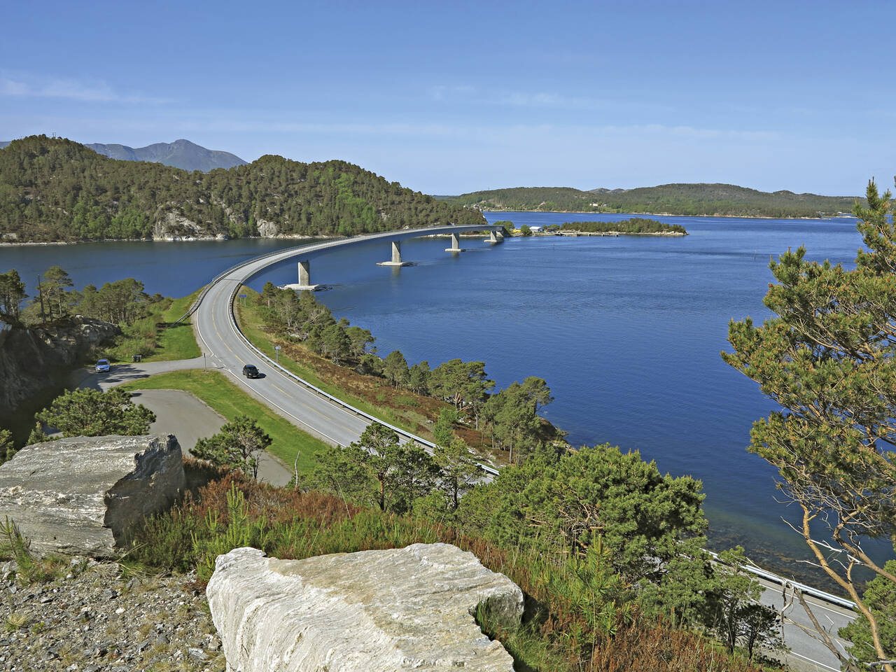 Imarsundet med utsikt til hav, fjord og fjell. Foto: Terje Holm