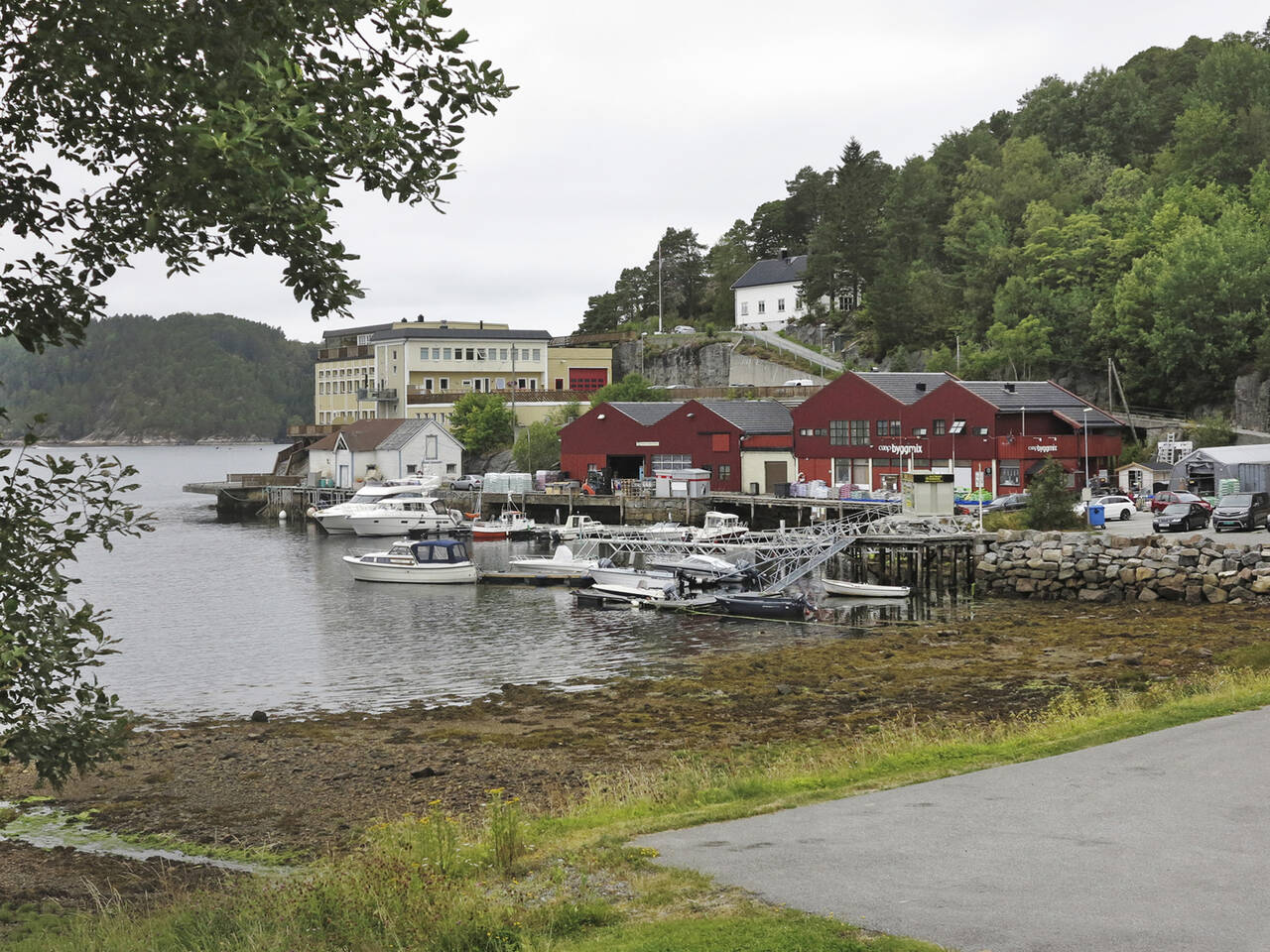 Kaiområdet var sentrum i Aure gjennom mange år. Foto: Terje Holm